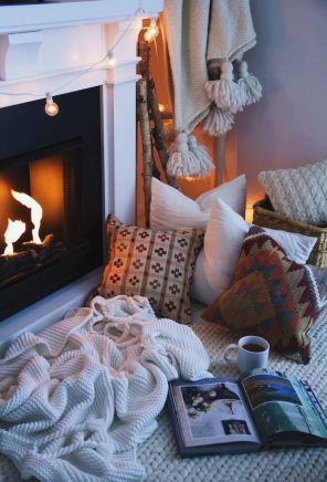 95cc8094610e431c5a1f2479cce99323--cozy-fireplace-living-room-fireplace